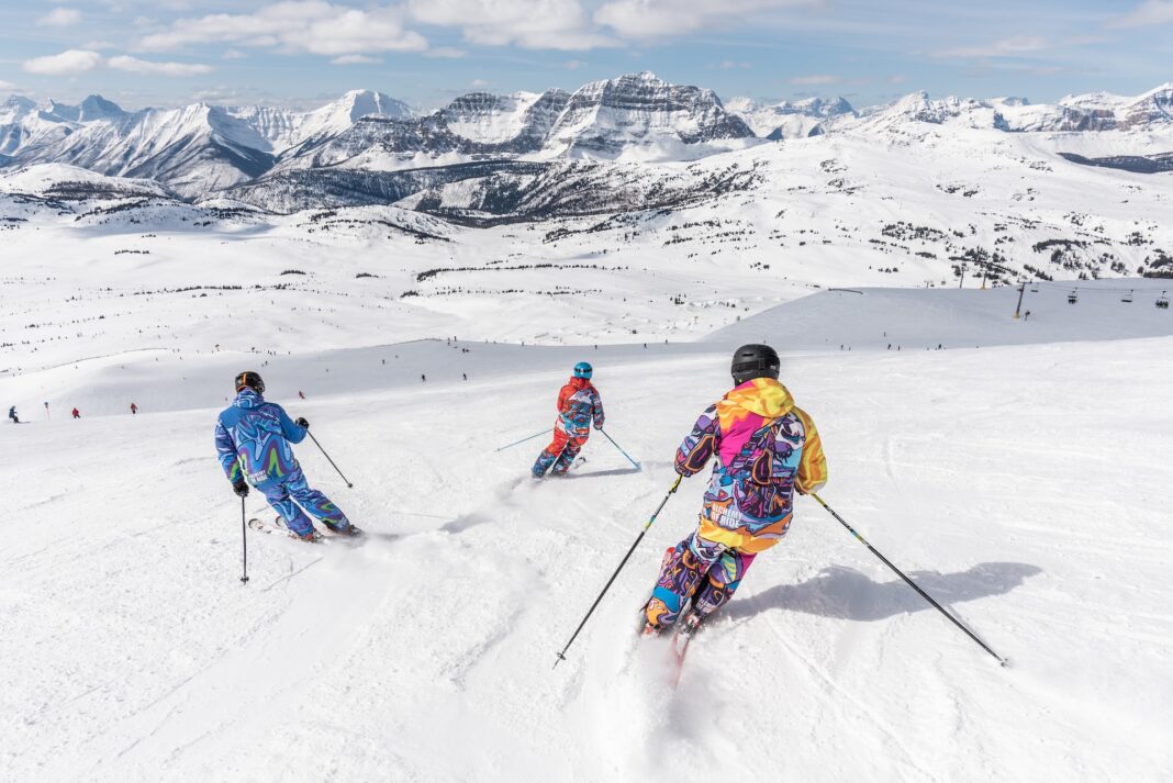 Skiing Adventure: Learn to Ski and Book the Perfect Ski Resort!